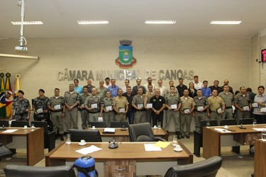Homenagem a Policiais Civis e Militares
