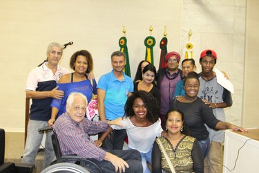 Homenagem às escolas campeãs do Carnaval na Paz 2016